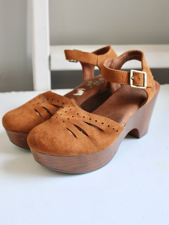 White Mountain Shoes - Cliffs by White Mountain Cassidy Brown Faux Suede Heeled Cushioned Clogs sz 5.5